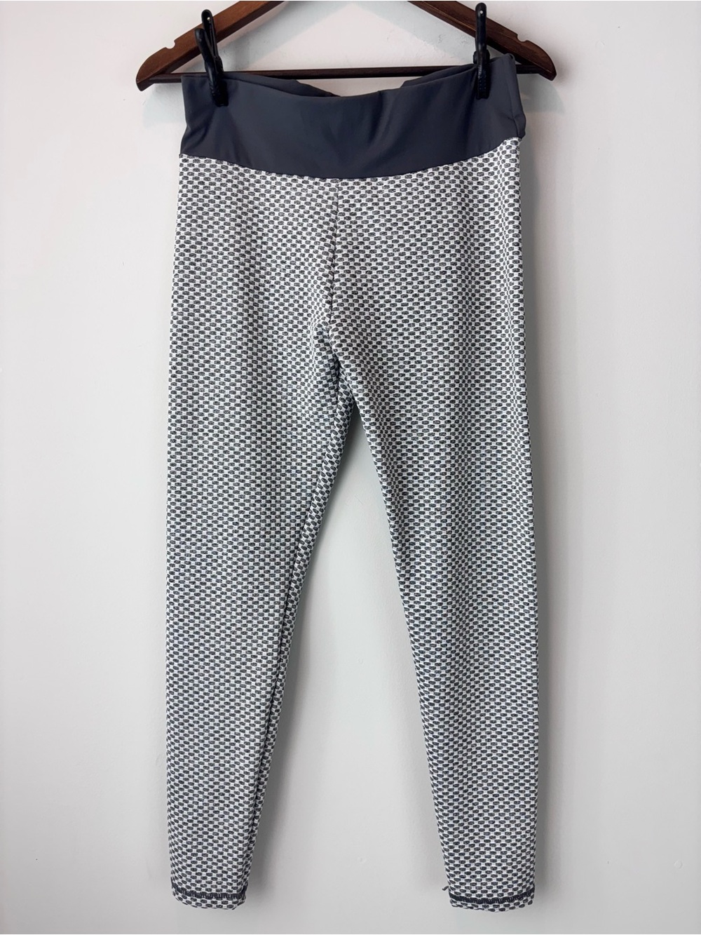 Women’s XL Gray and White Scrunch Butt Leggings Textured High Waist Stretch